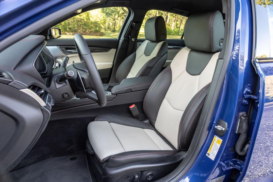 Интерьер Cadillac CT5 350T 2019 года  (фото 39 из 40)